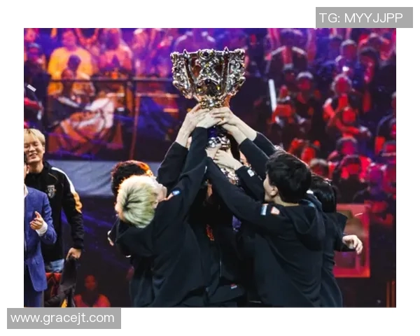 FPX电竞战队在S15总决赛挑战者杯中的拼搏历程与荣耀时刻回顾